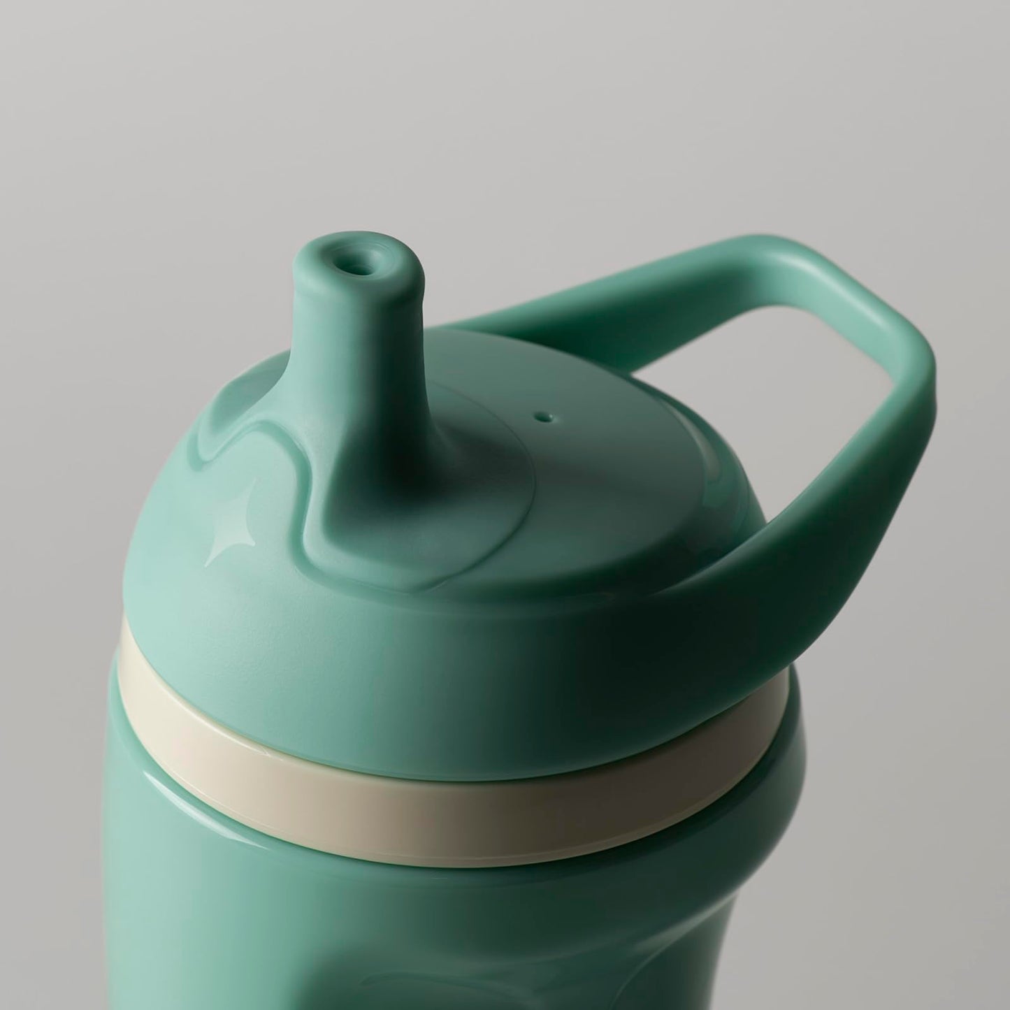 Tommee Tippee Insulated 9oz Sporty Spout Toddler Water Bottle, No Spill, Sippy Cups for Toddlers 1-3, Two-Piece Valve Helps Stop Spills, Light Blue & Orange, BPA Free, Pack of 2