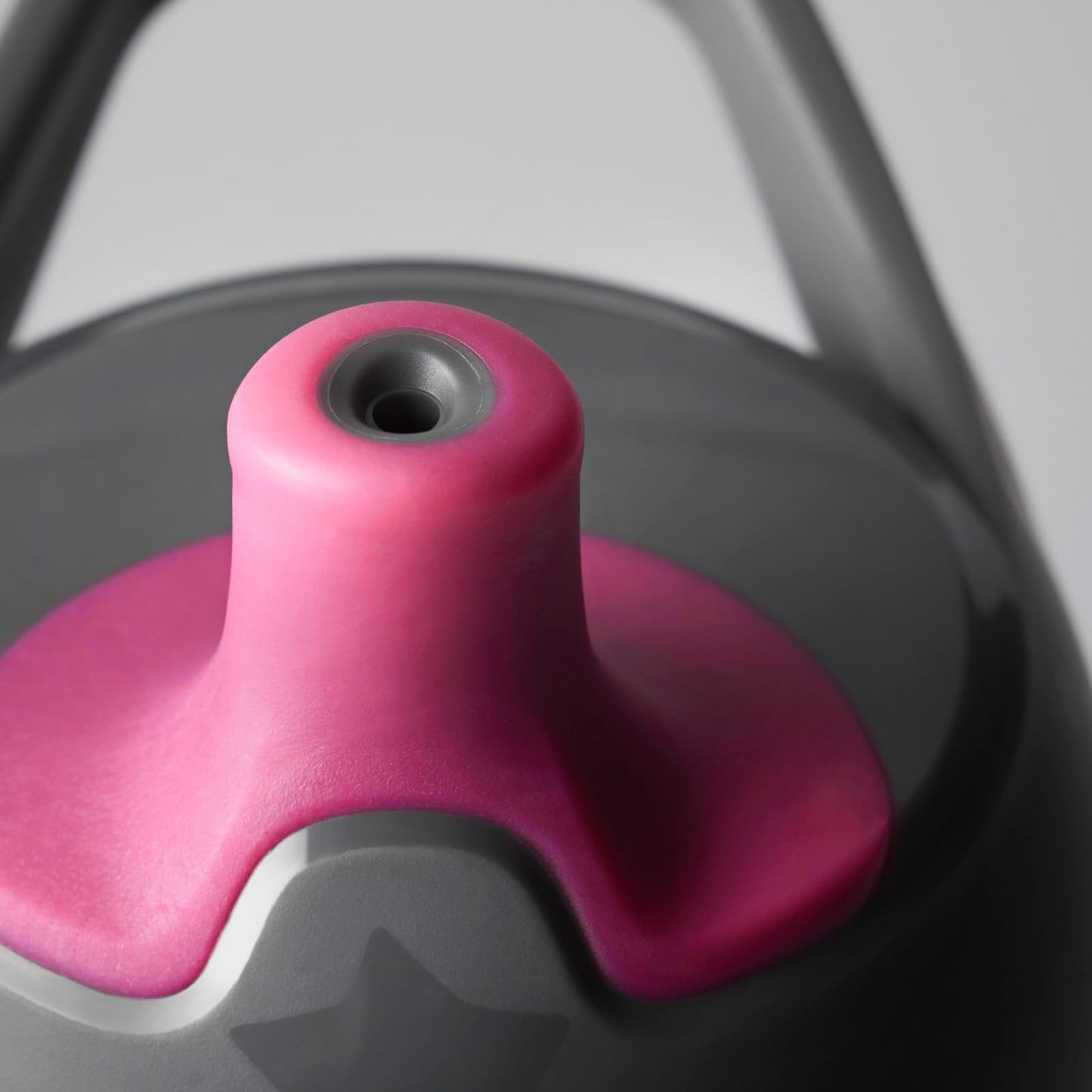 Tommee Tippee Insulated 9oz Sporty Spout Toddler Water Bottle, No Spill, Sippy Cups for Toddlers 1-3, Two-Piece Valve Helps Stop Spills, Lilac & Plum, BPA Free, Pack of 2