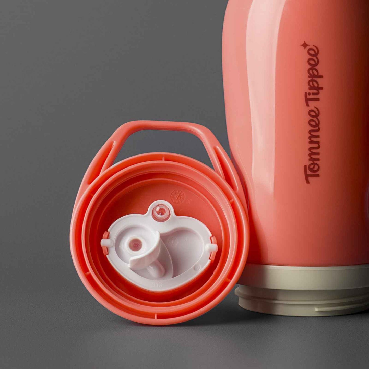 Tommee Tippee Insulated 9oz Sporty Spout Toddler Water Bottle, No Spill, Sippy Cups for Toddlers 1-3, Two-Piece Valve Helps Stop Spills, Light Blue & Orange, BPA Free, Pack of 2