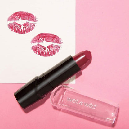 wet n wild Silk Finish Lipstick, Hydrating Rich Buildable Lip Color, Formulated with Vitamins A,E, & Macadamia for Ultimate Hydration, Cruelty-Free & Vegan - Blind Date