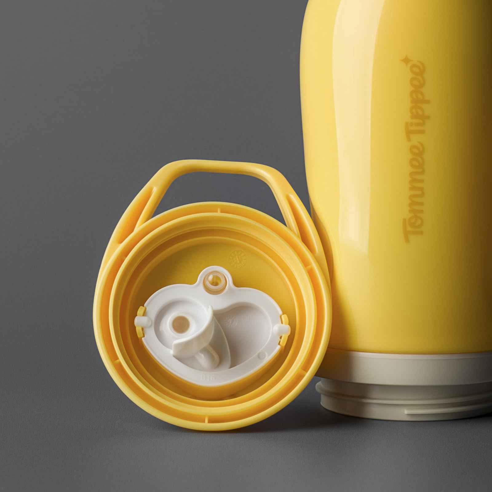 Tommee Tippee Insulated 9oz Sporty Spout Toddler Water Bottle, No Spill, Sippy Cups for Toddlers 1-3, Two-Piece Valve Helps Stop Spills, Light Blue & Orange, BPA Free, Pack of 2