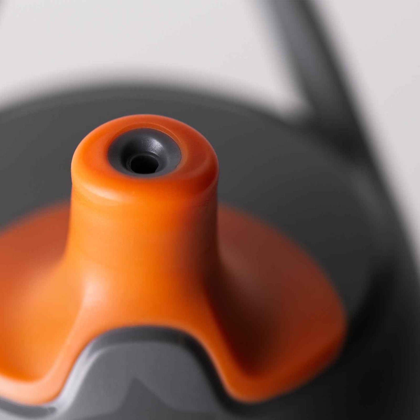 Tommee Tippee Insulated 9oz Sporty Spout Toddler Water Bottle, No Spill, Sippy Cups for Toddlers 1-3, Two-Piece Valve Helps Stop Spills, Lilac & Plum, BPA Free, Pack of 2