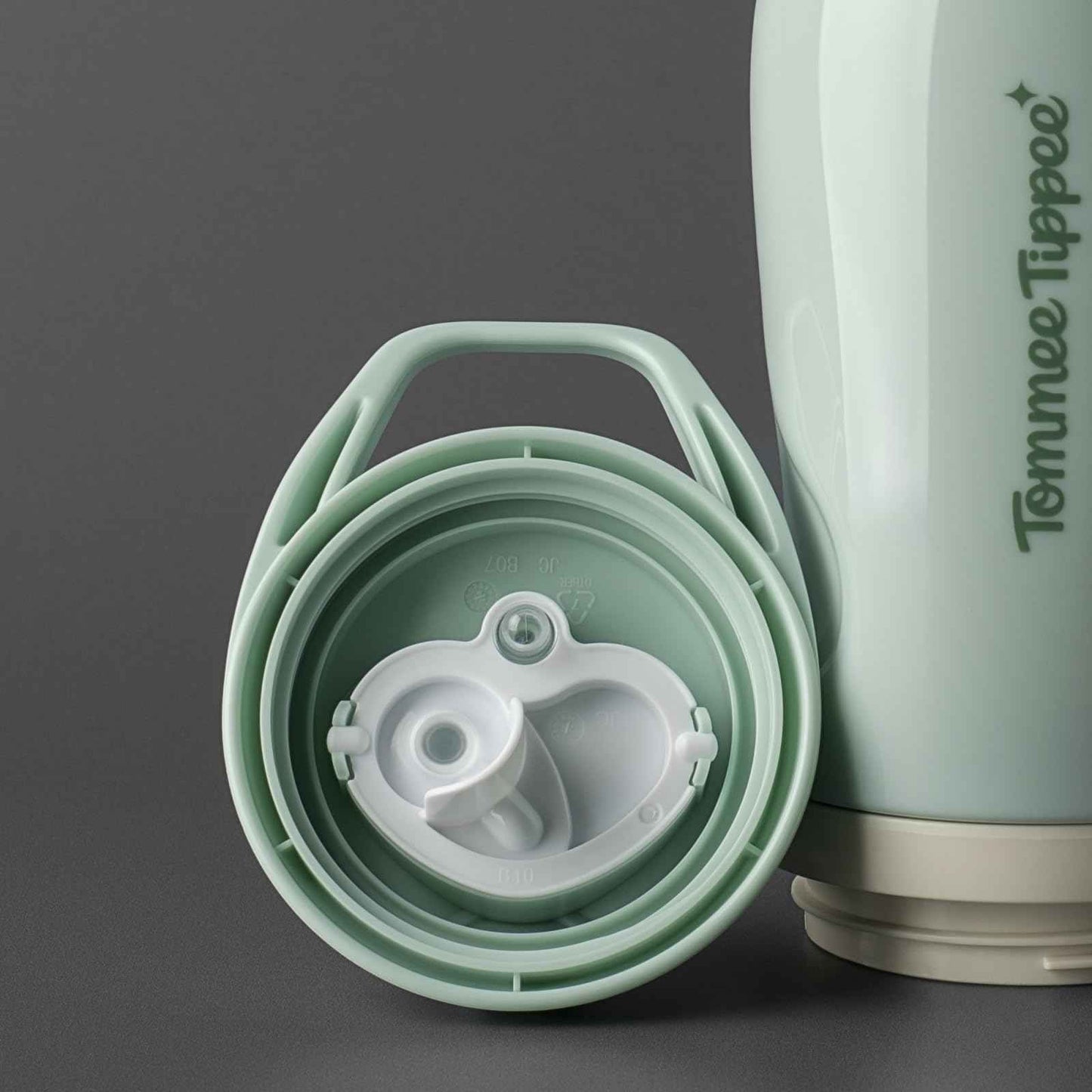 Tommee Tippee Insulated 9oz Sporty Spout Toddler Water Bottle, No Spill, Sippy Cups for Toddlers 1-3, Two-Piece Valve Helps Stop Spills, Light Blue & Orange, BPA Free, Pack of 2