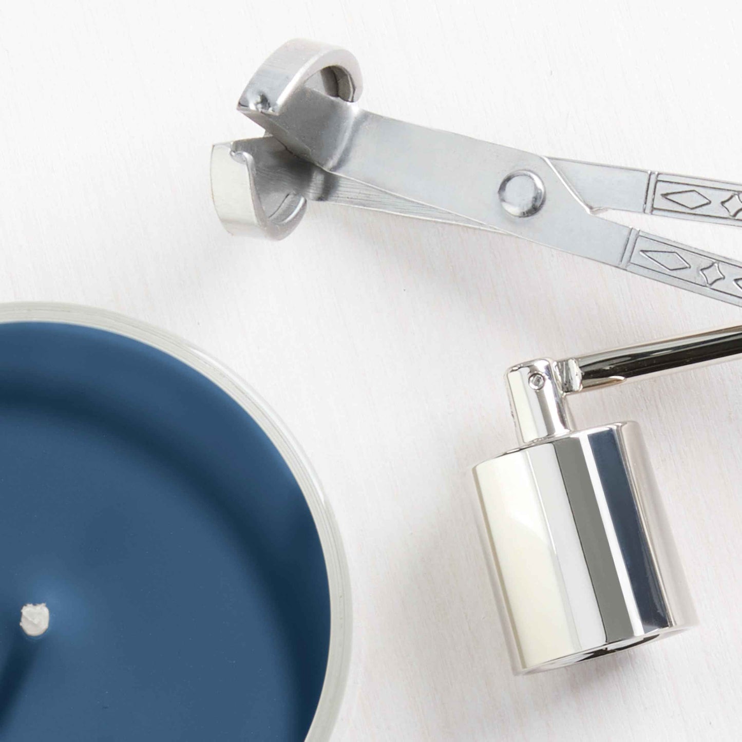 Yankee Candle Mid Summer's Night Scented Candle, 22oz Large Jar with up to 150 Hour Burn, Giftable