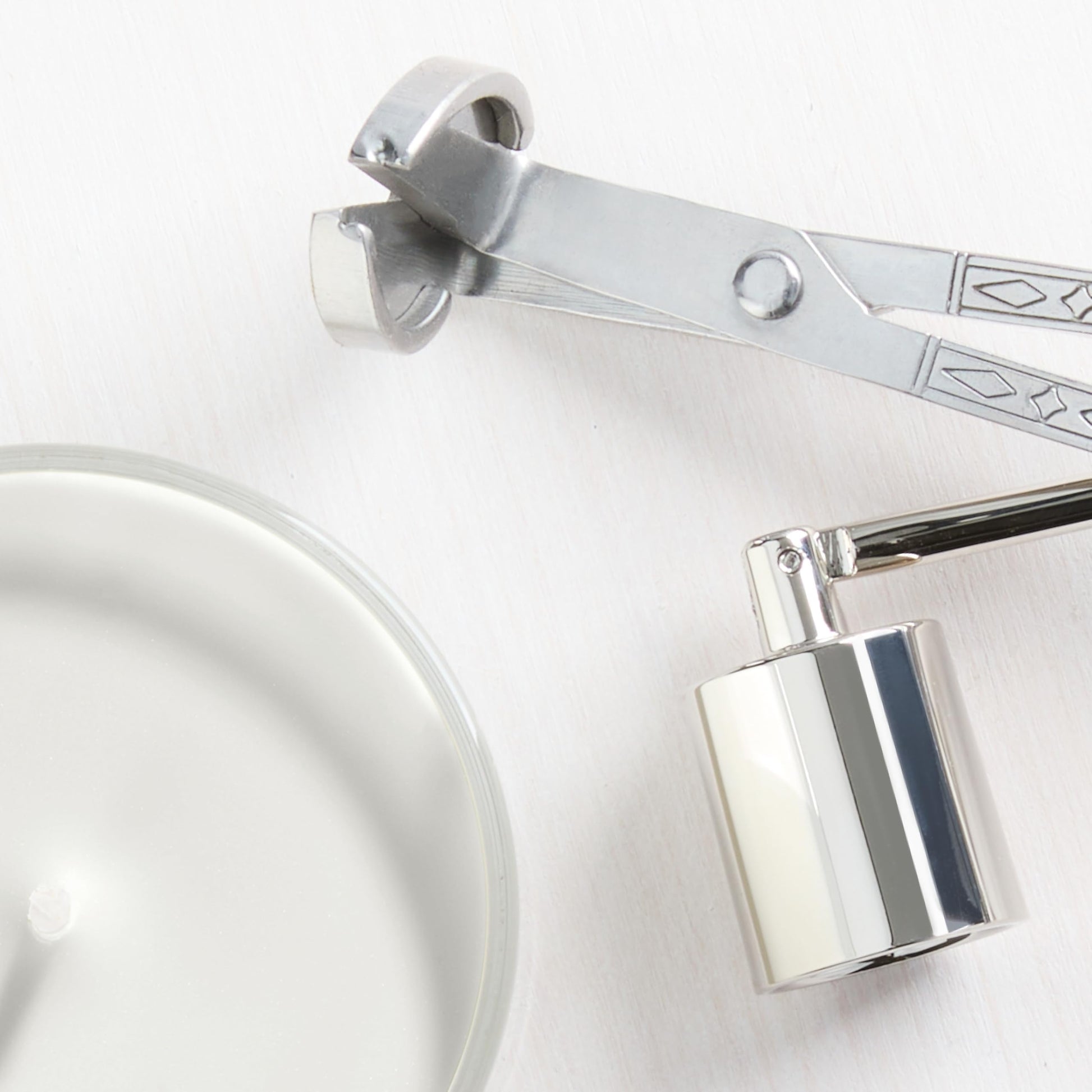 Yankee Candle Mid Summer's Night Scented Candle, 22oz Large Jar with up to 150 Hour Burn, Giftable jlhbookstore.store