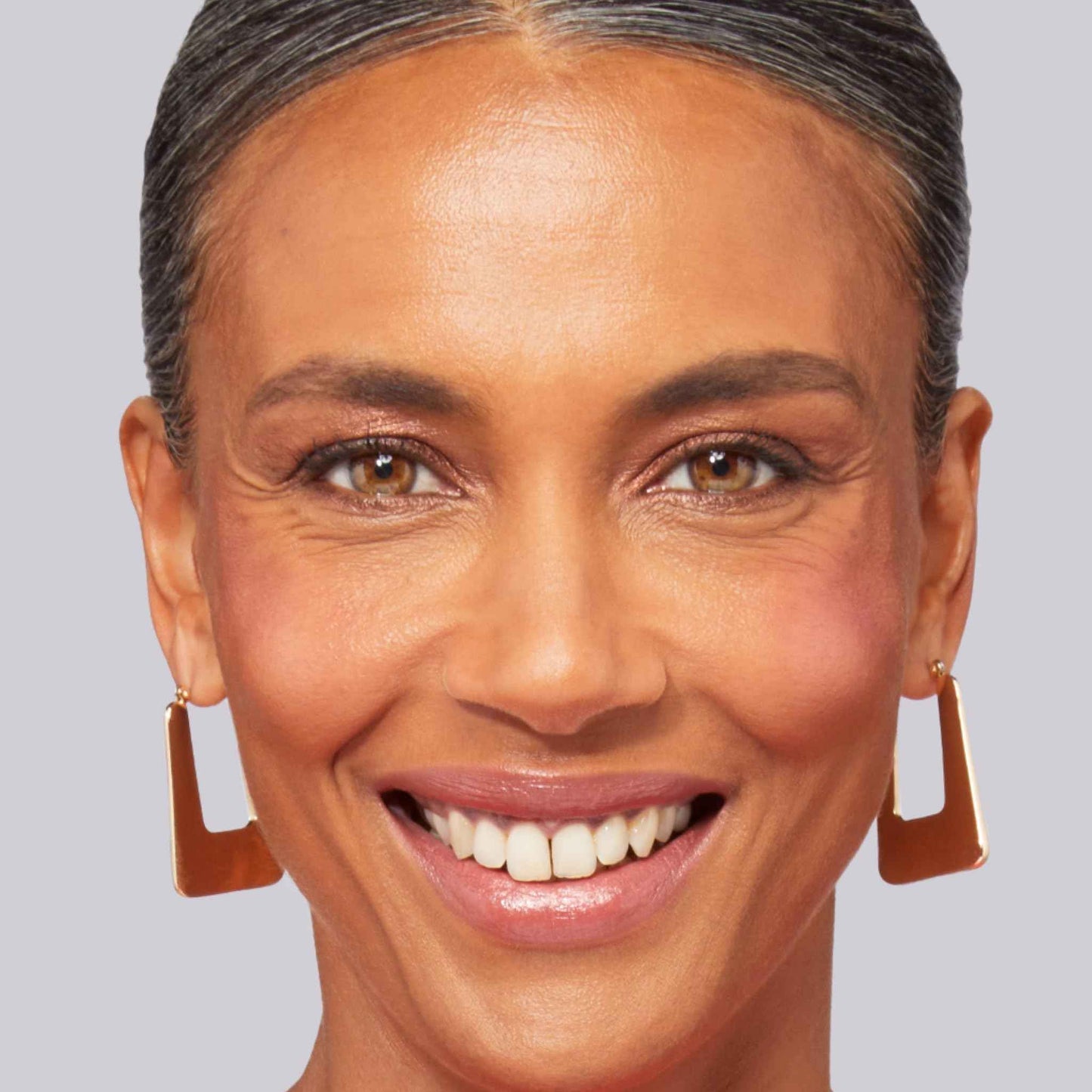 LAURA GELLER NEW YORK Baked Balance-N-Glow Illuminating Foundation - Fair - Buildable Sheer to Light Coverage - Satin Finish