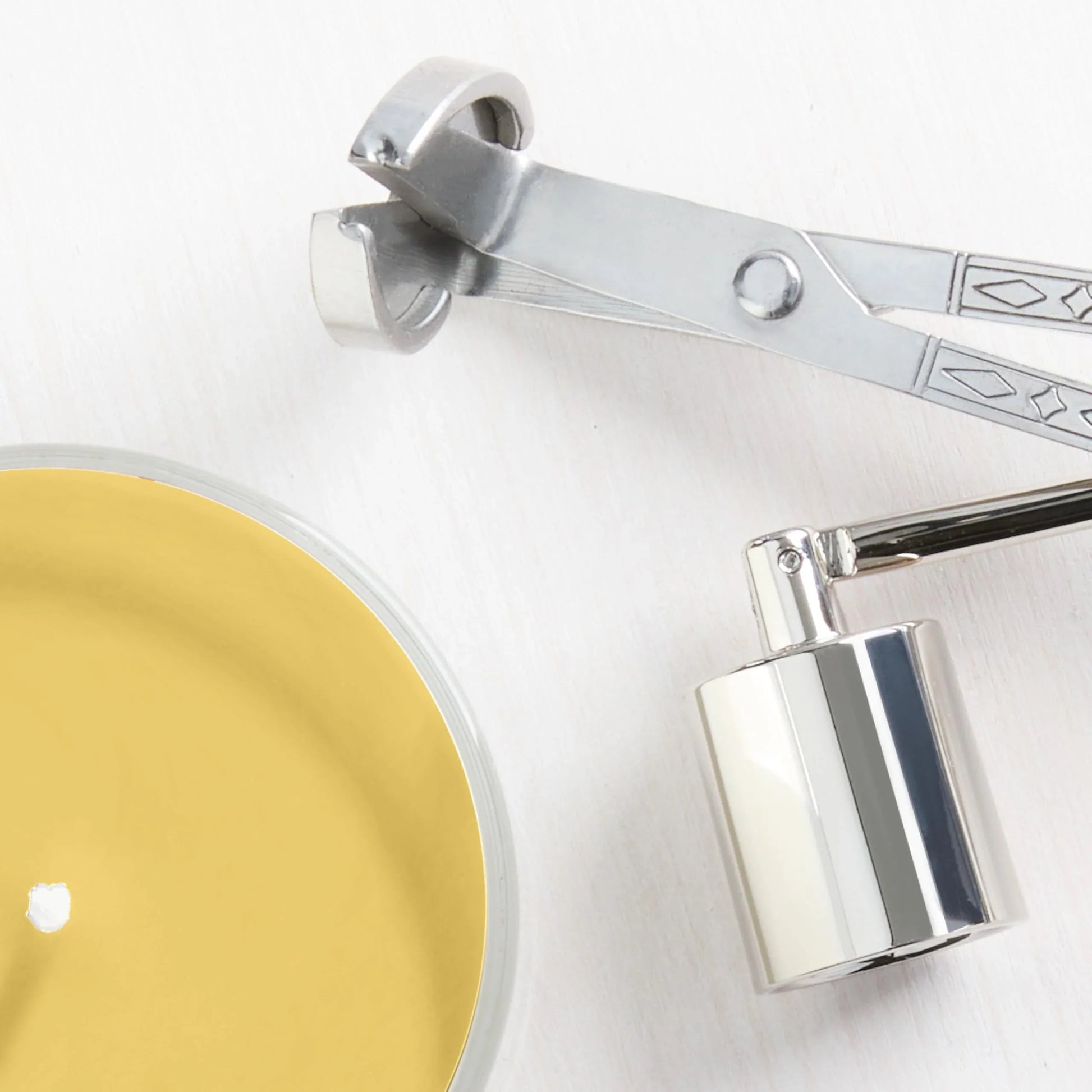 Yankee Candle Autumn Wreath, Fall Scented Candle, 22oz Large Jar with up to 150 Hour Burn Time jlhbookstore.store