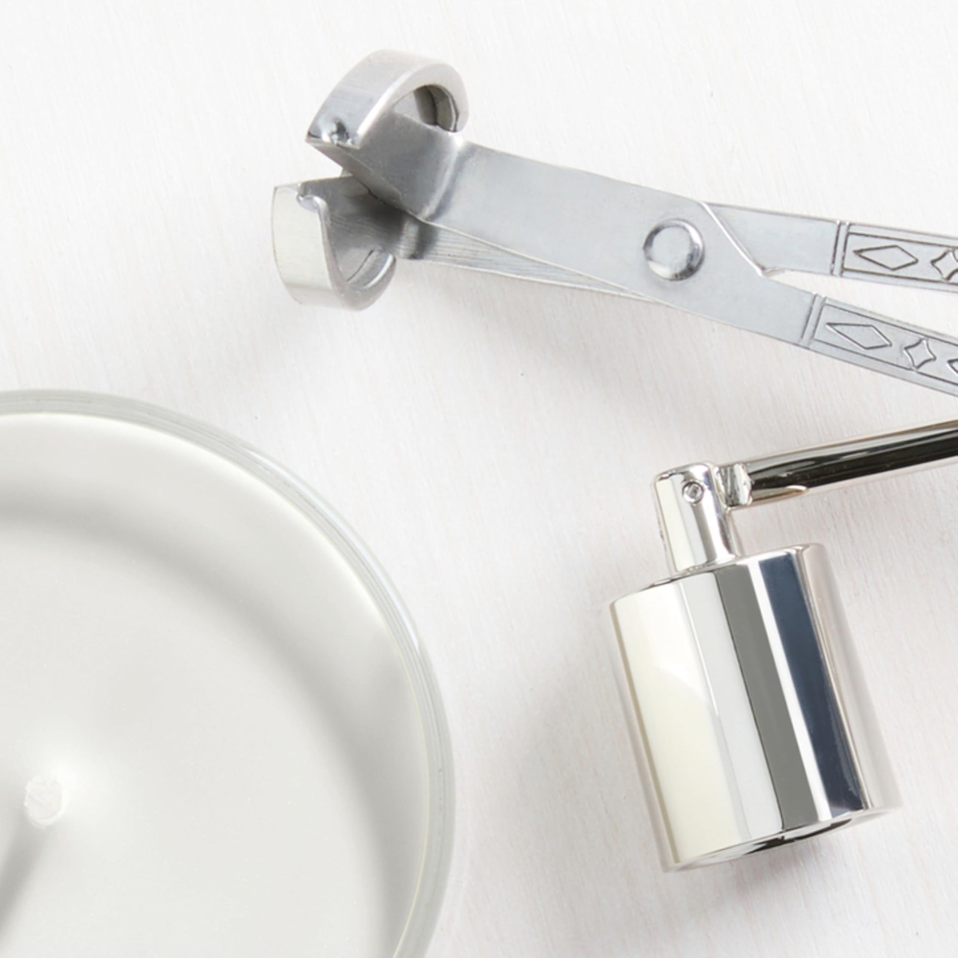 Yankee Candle Mid Summer's Night Scented Candle, 22oz Large Jar with up to 150 Hour Burn, Giftable jlhbookstore.store