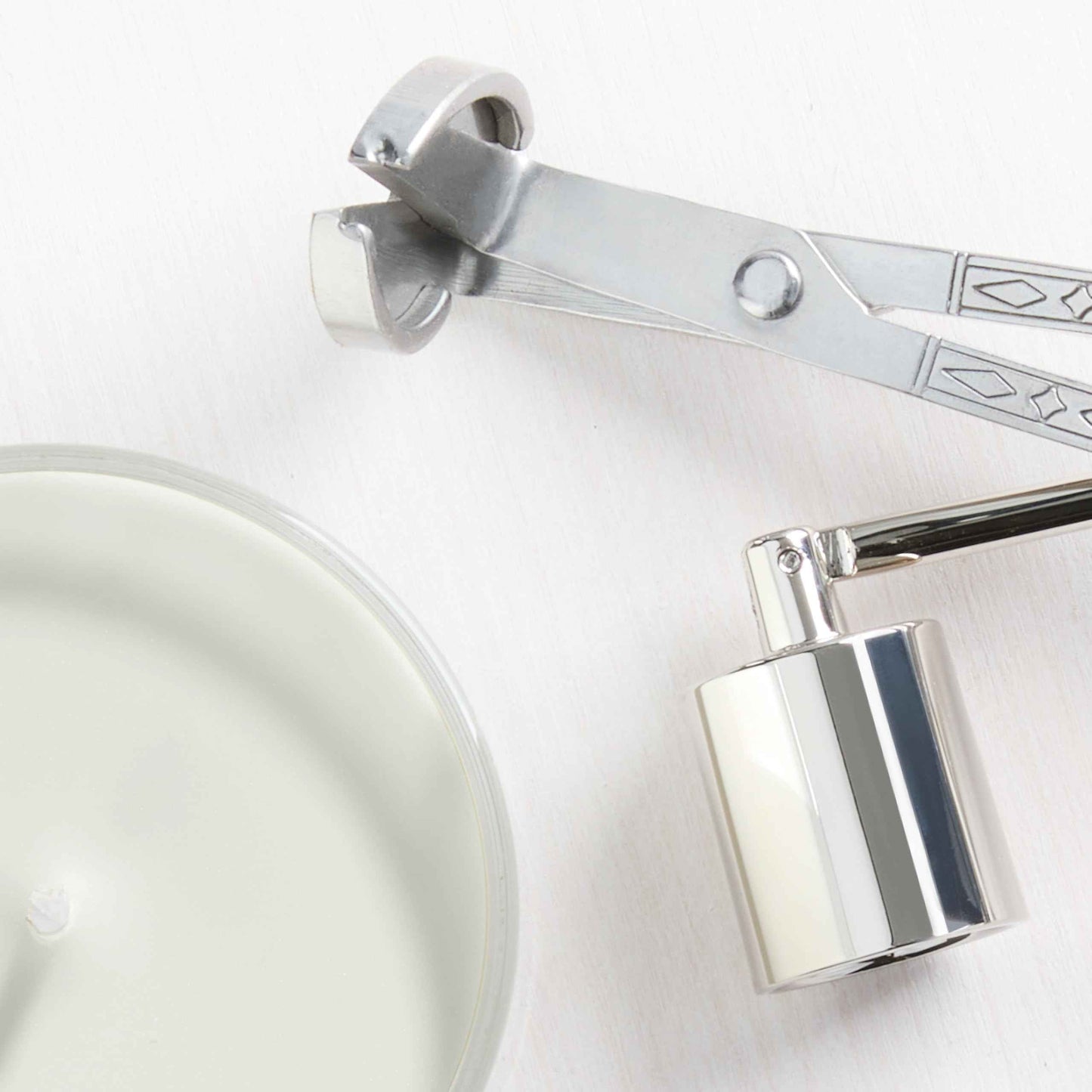 Yankee Candle Mid Summer's Night Scented Candle, 22oz Large Jar with up to 150 Hour Burn, Giftable