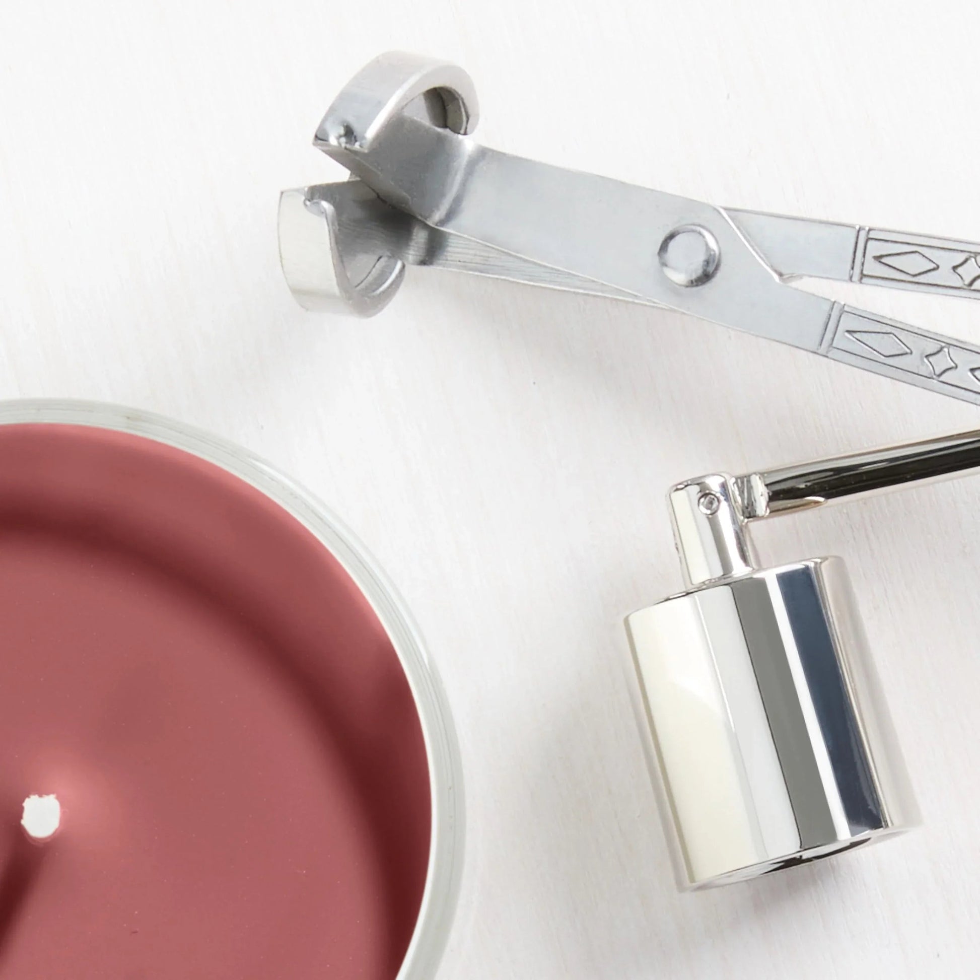 Yankee Candle Autumn Wreath, Fall Scented Candle, 22oz Large Jar with up to 150 Hour Burn Time jlhbookstore.store