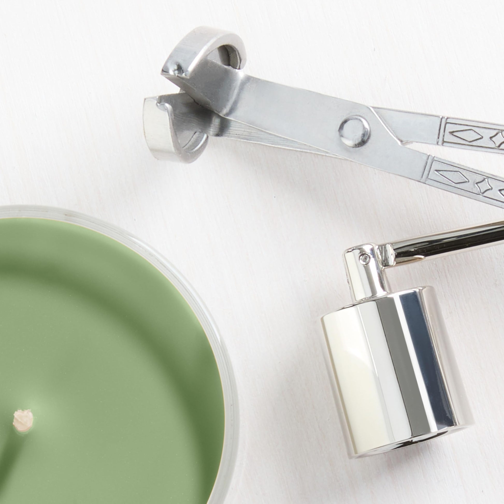 Yankee Candle, Balsam & Cedar Fall Scented Candle, 22oz Large Jar with up to 150 Hour Burn Time jlhbookstore.store