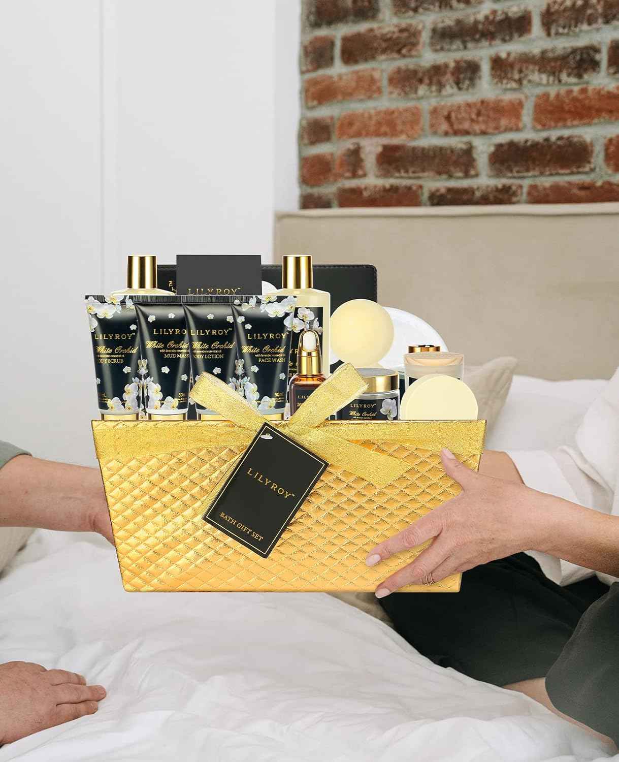 25Pcs Christmas Gifts for Women - Luxury Bath and Body Spa Gift Basket for Women with Necklace | Relaxing Care Kit Valentine's Mothers Day Gifts for Mom Gift Baskets for Anniversary or Bridal Shower