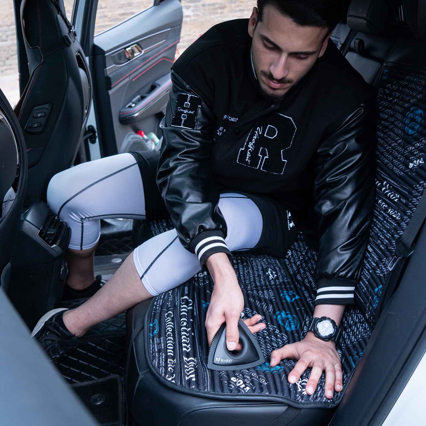 Analan Mini Pet Hair Remover for Car Detailing Supplies, Carpet Dog Hair Remover for Car Interior, Triangle Dog Hair Remover for Auto Detailing, Couch, Furniture, Lint, Carpet (Jet Black)