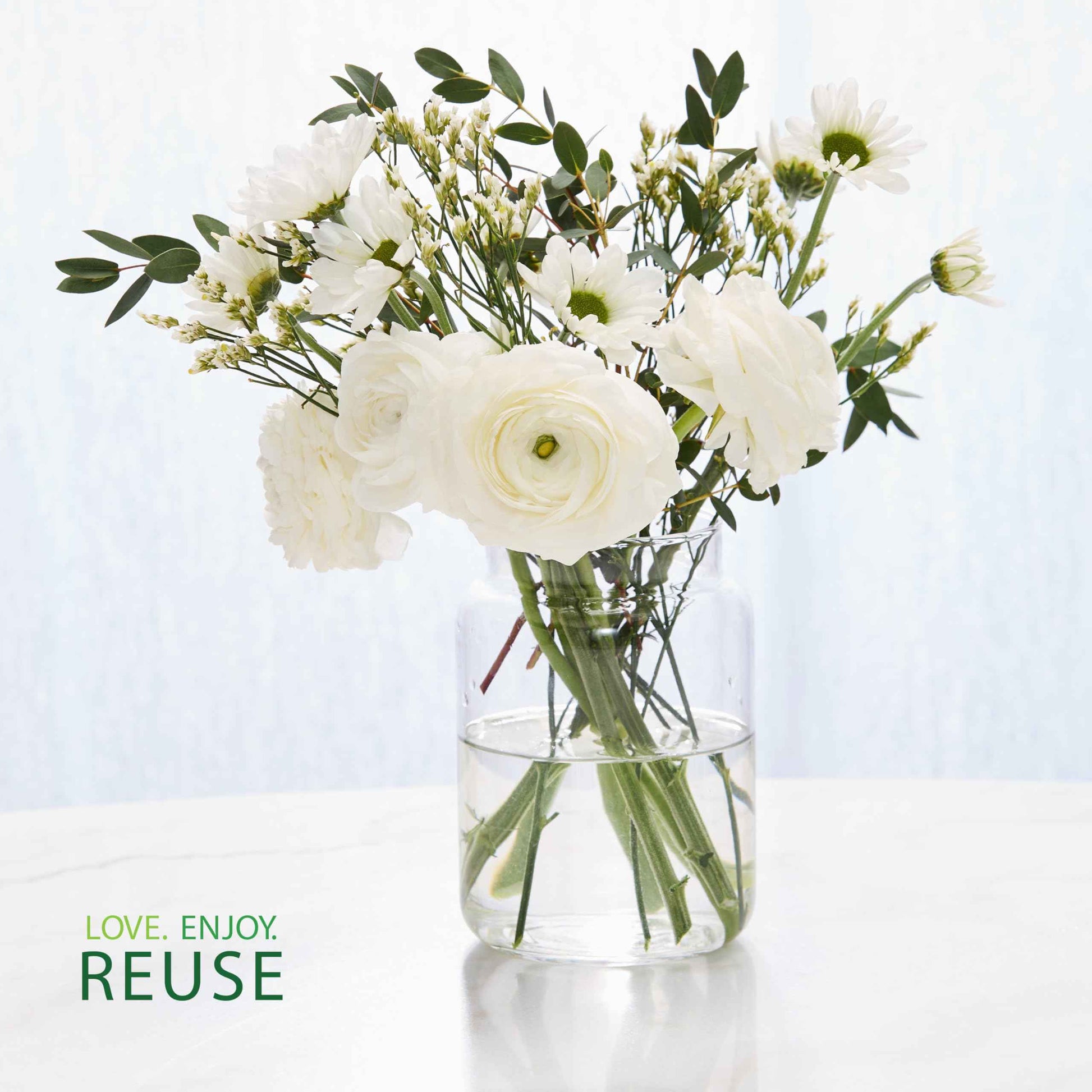 Yankee Candle Mid Summer's Night Scented Candle, 22oz Large Jar with up to 150 Hour Burn, Giftable