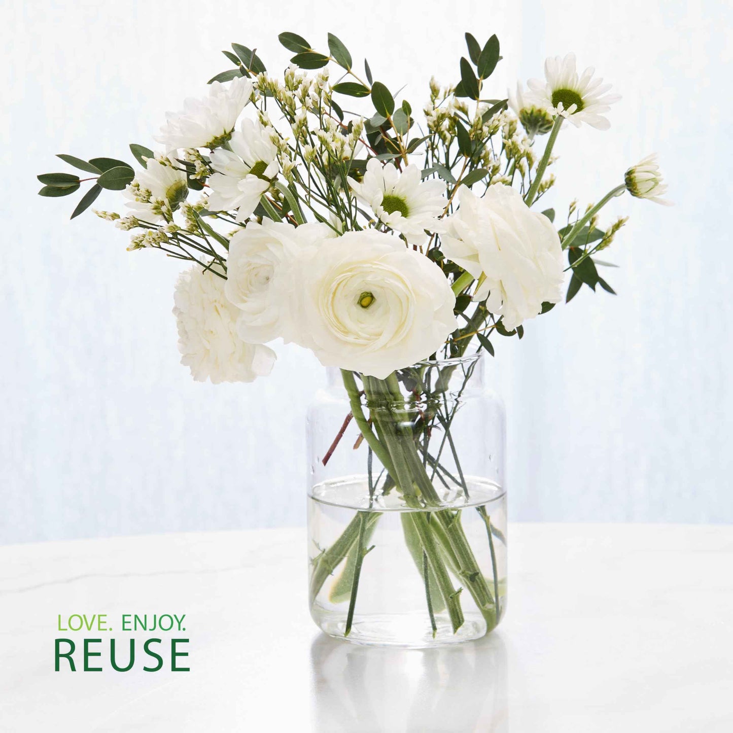 Yankee Candle Mid Summer's Night Scented Candle, 22oz Large Jar with up to 150 Hour Burn, Giftable