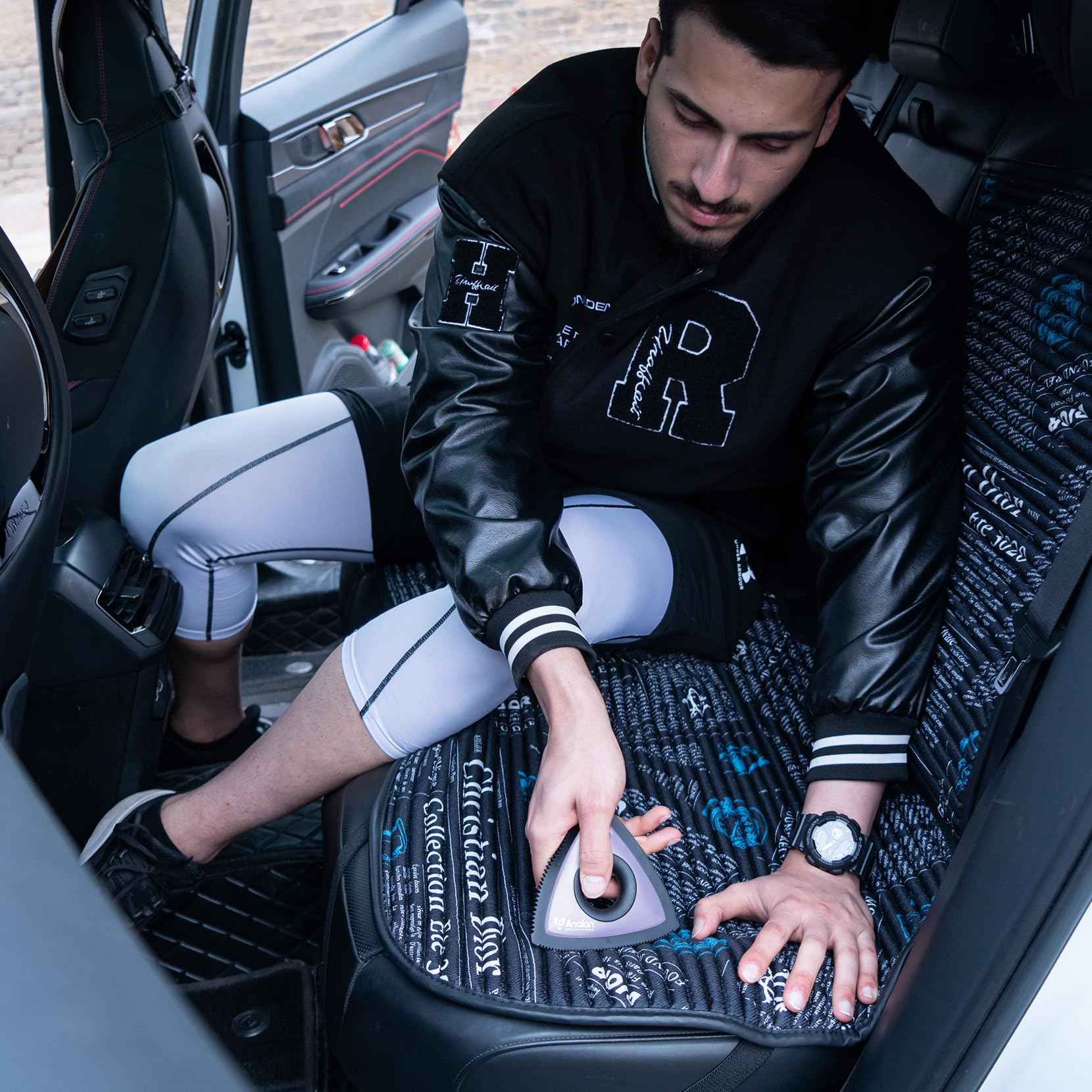 Analan Mini Pet Hair Remover for Car Detailing Supplies, Carpet Dog Hair Remover for Car Interior, Triangle Dog Hair Remover for Auto Detailing, Couch, Furniture, Lint, Carpet (Jet Black)