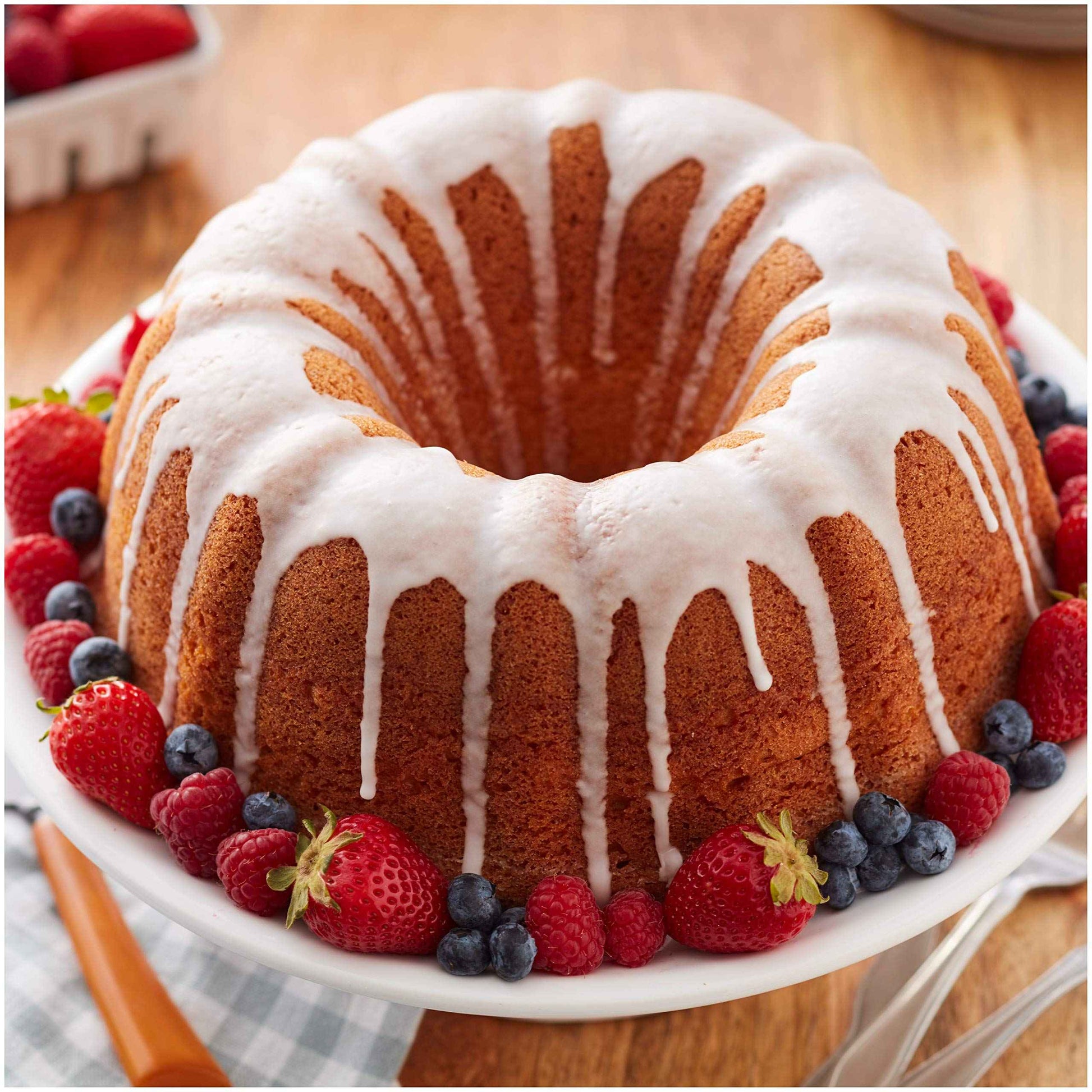 Wilton Gold Non-Stick 9.49 in Fluted Bundt Cake Pan, Stainless Steel Bakeware, Made without PFAS, Packaging May Vary